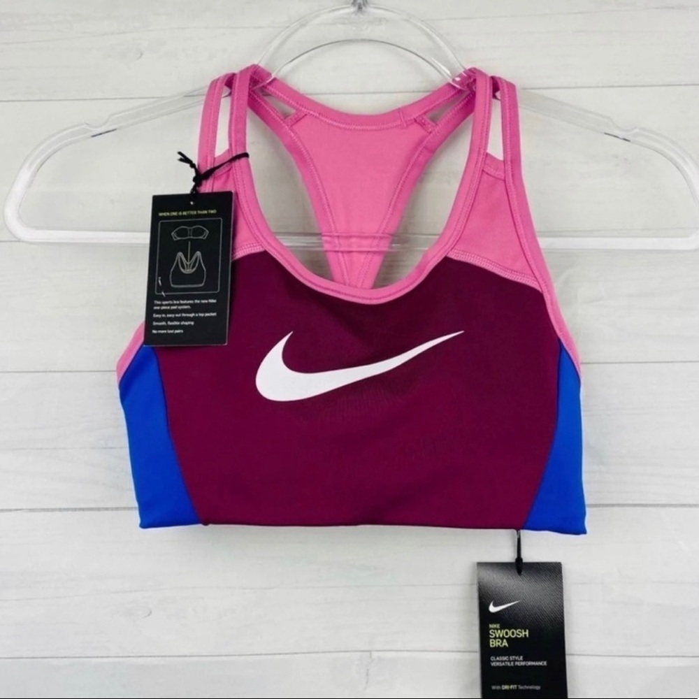 Nike | Women’s Nike Swoosh Sports Bra